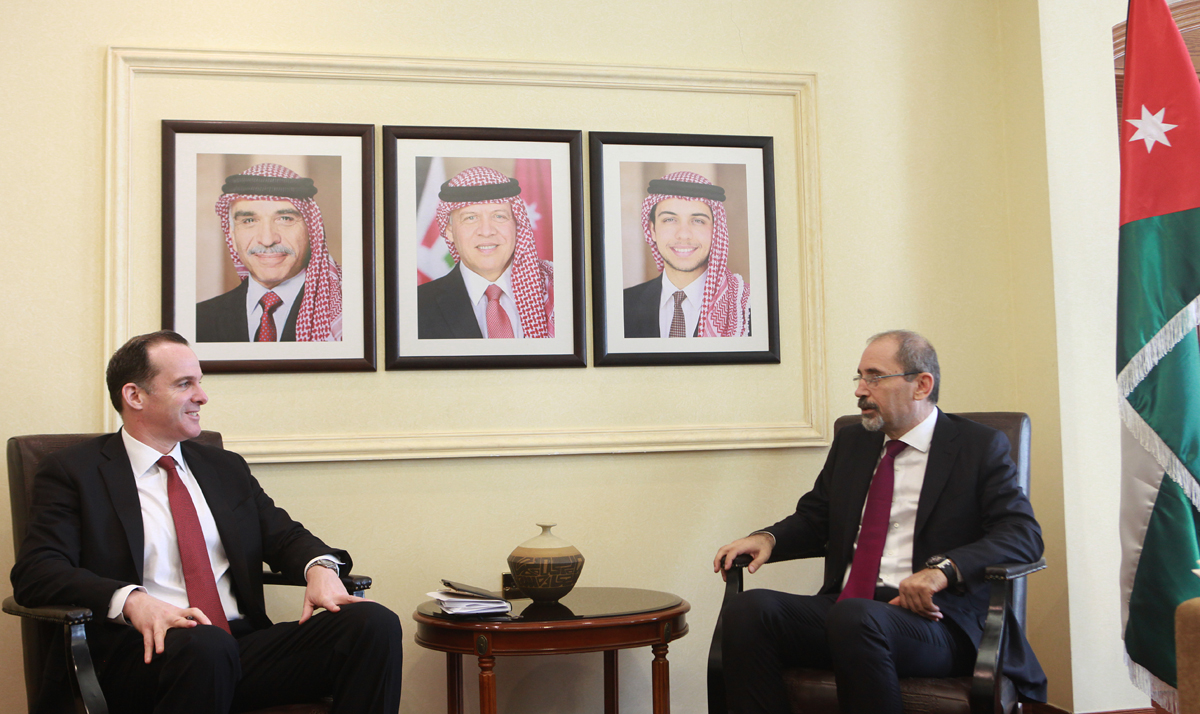 FM meets, US official discuss war against terrorism