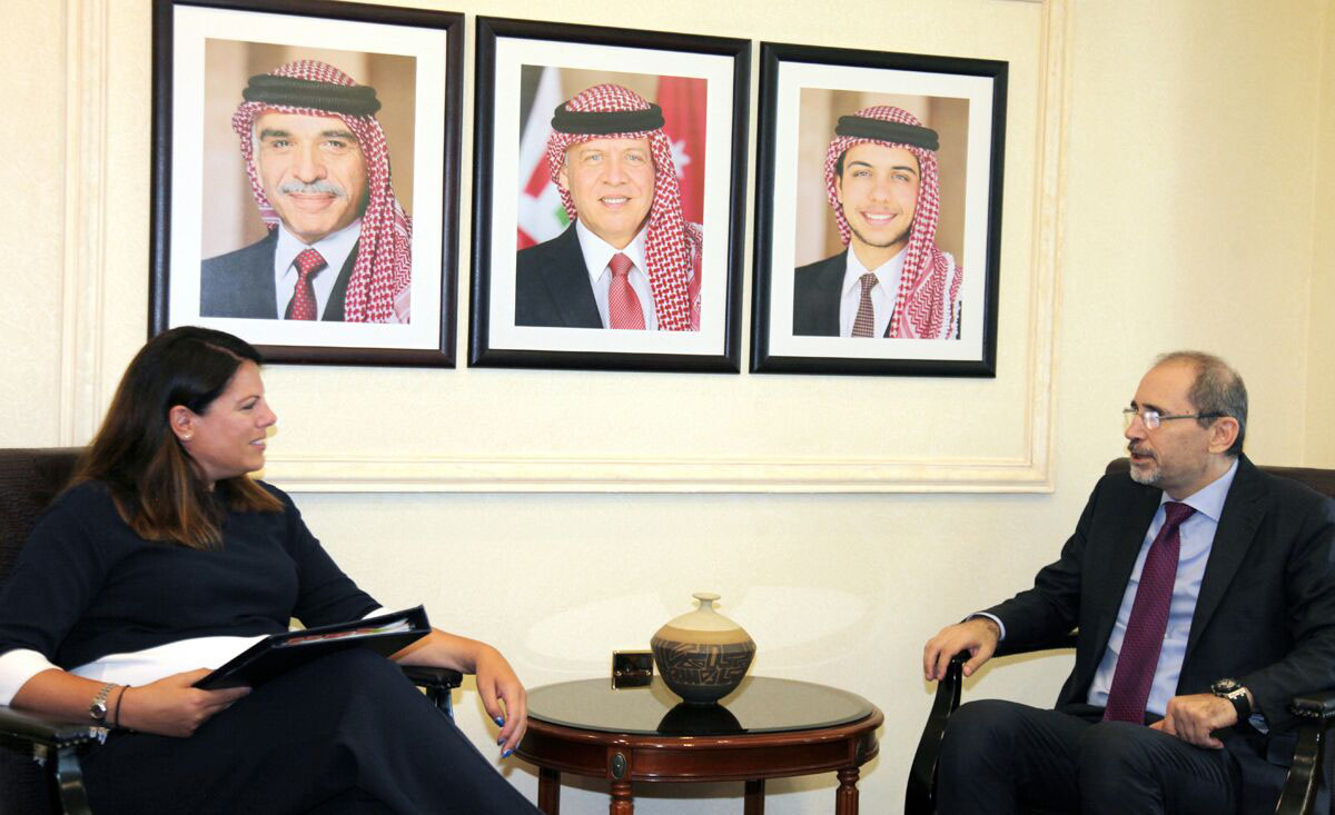 Safadi, UK immigration minister discuss refugee issue