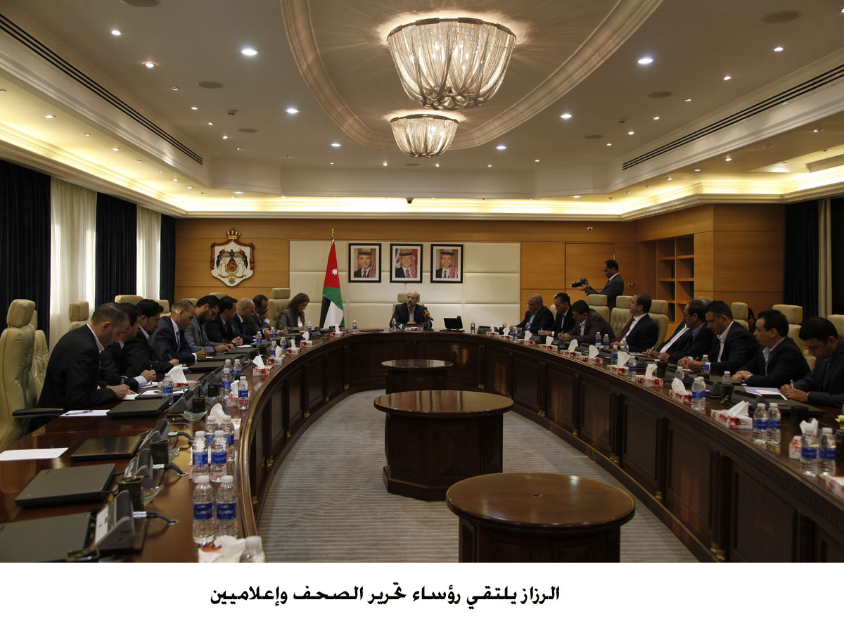 PM meets chief editors, TV presenters