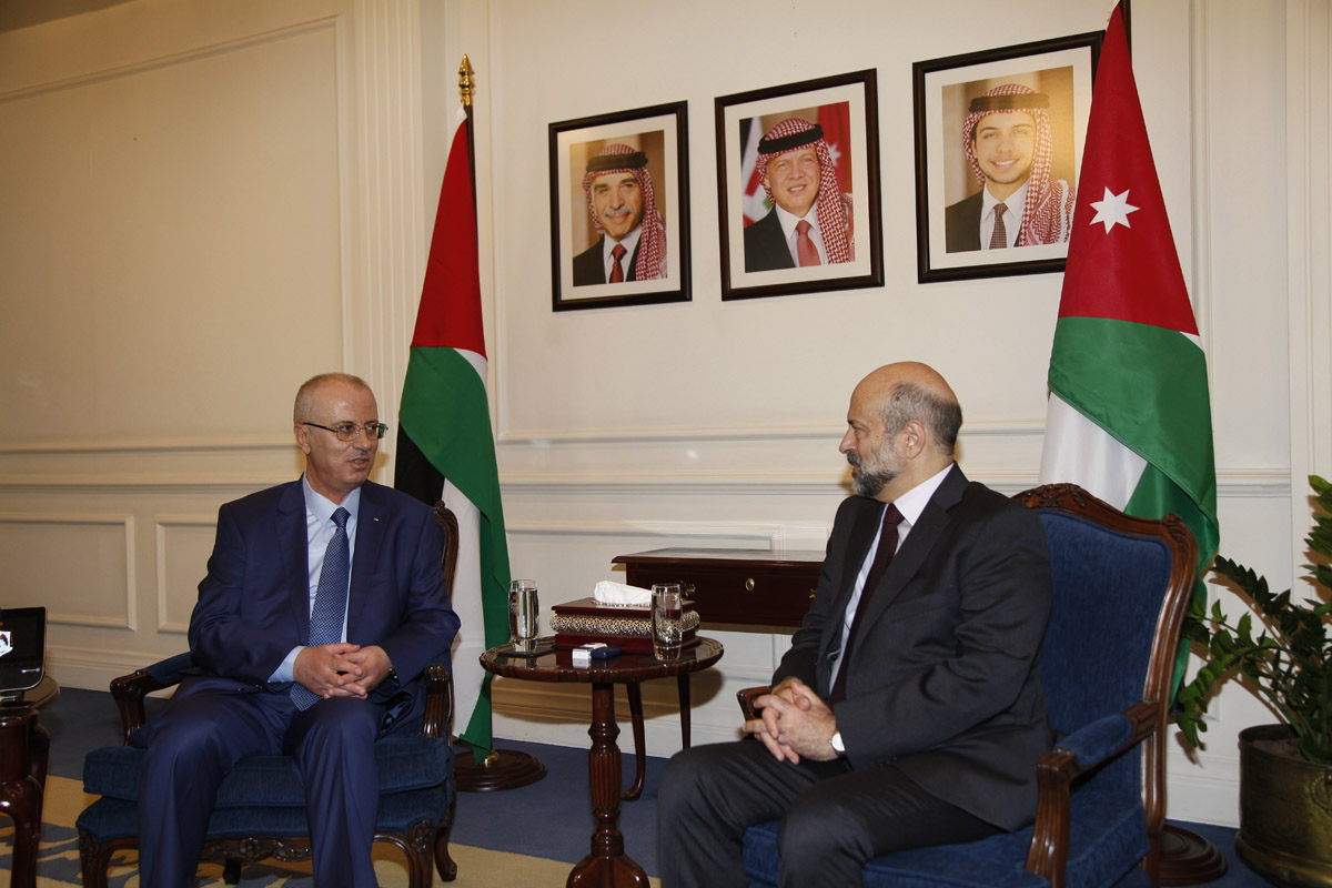 PM meets Palestinian counterpart, reiterates support for two-state solution