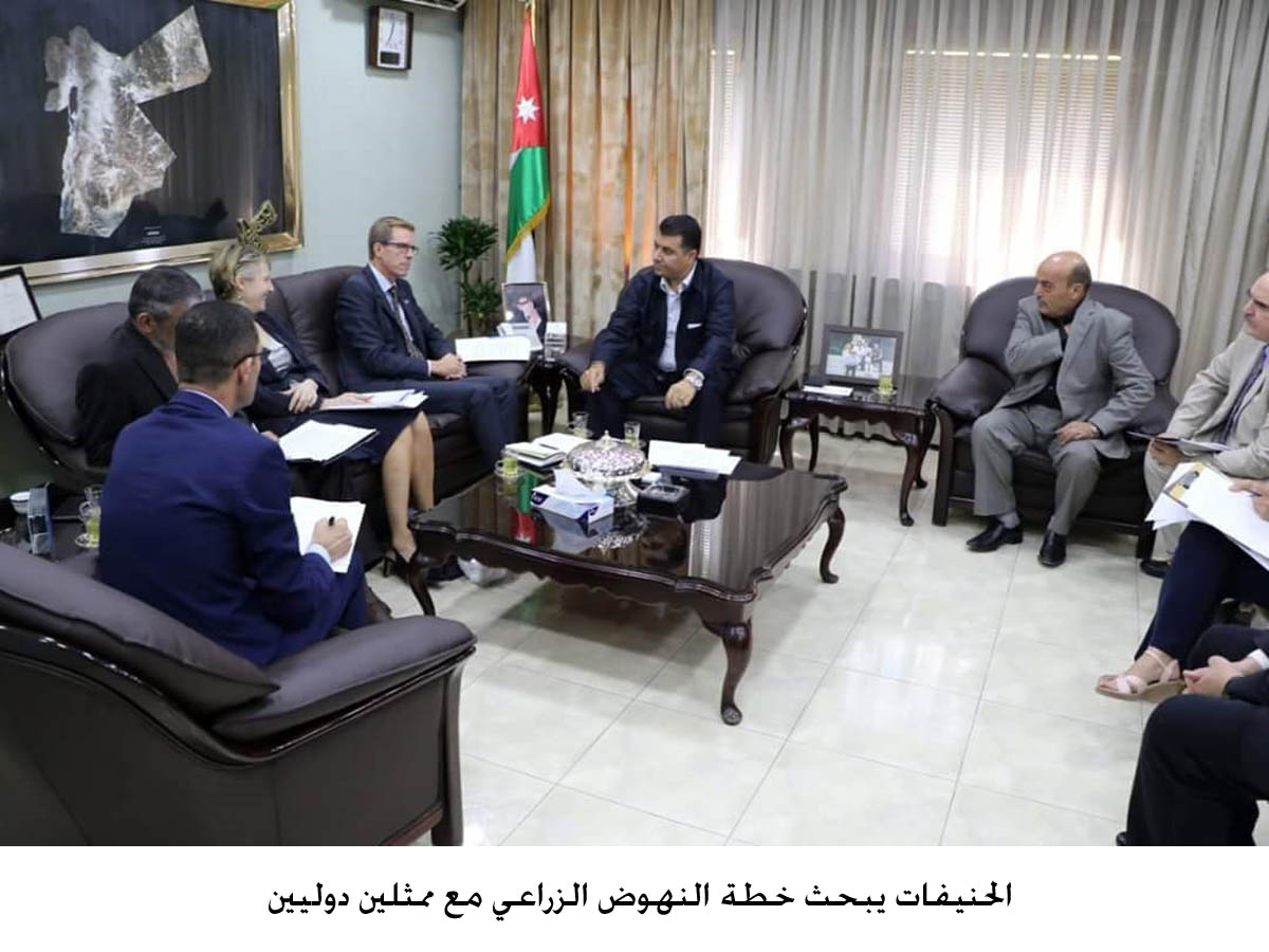 Agriculture minister discusses cooperation with international officials