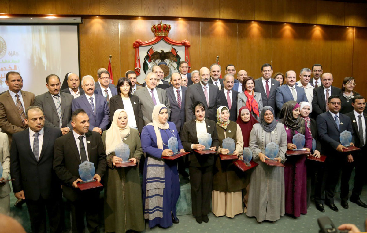 PM honours winners of Civil Service award