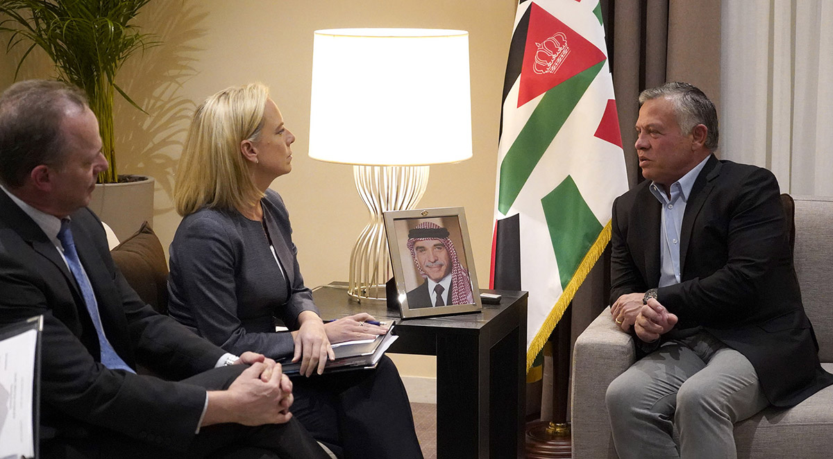 King meets heads of delegations attending Aqaba Meetings