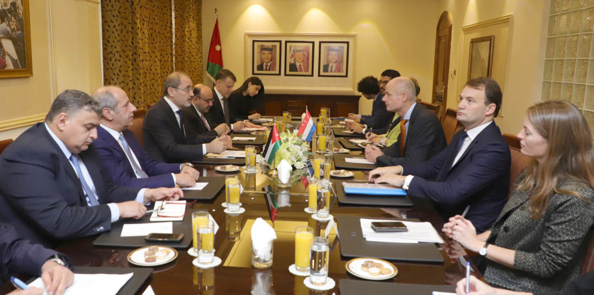 FM, Dutch counterpart discuss cooperation
