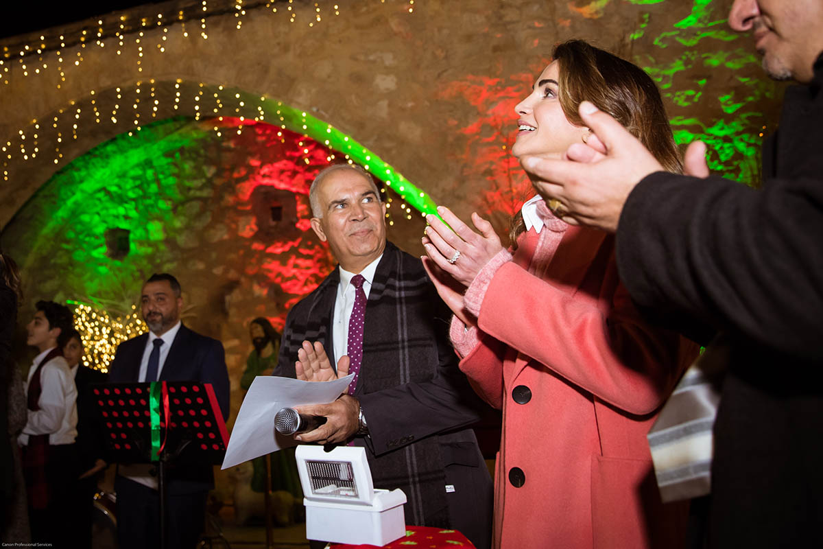 Queen Rania lights christmas tree in Fuheis