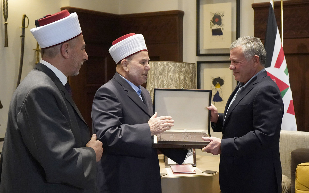 King receives annual report on Sharia Courts status
