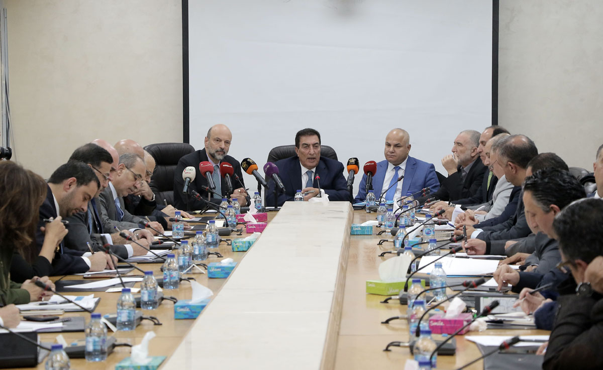 Lower House Financial Committee meets gov't economic team