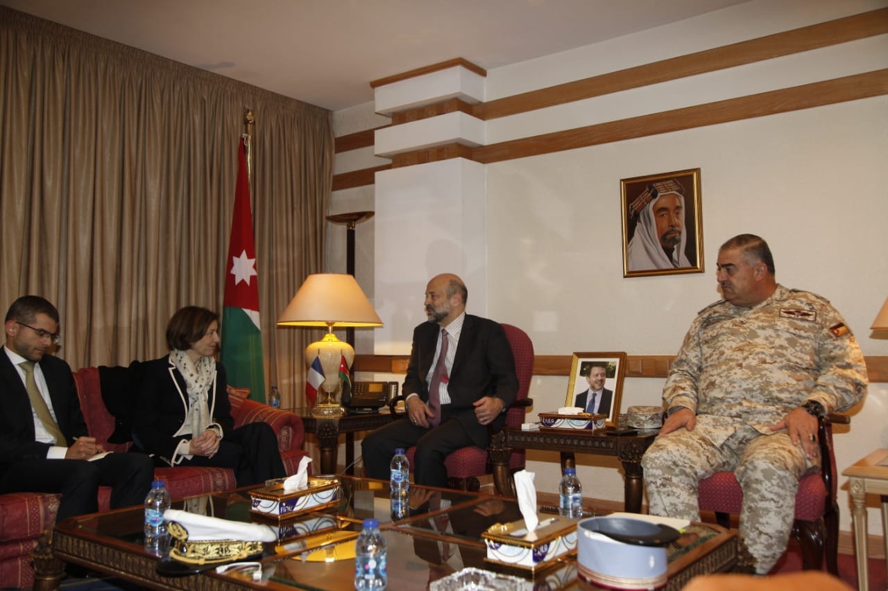 Razzaz, French minister discuss security cooperation