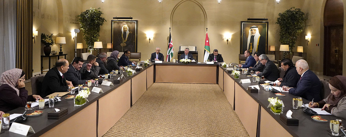 King meets Watan parliamentary bloc, says serving Jordanians is top priority