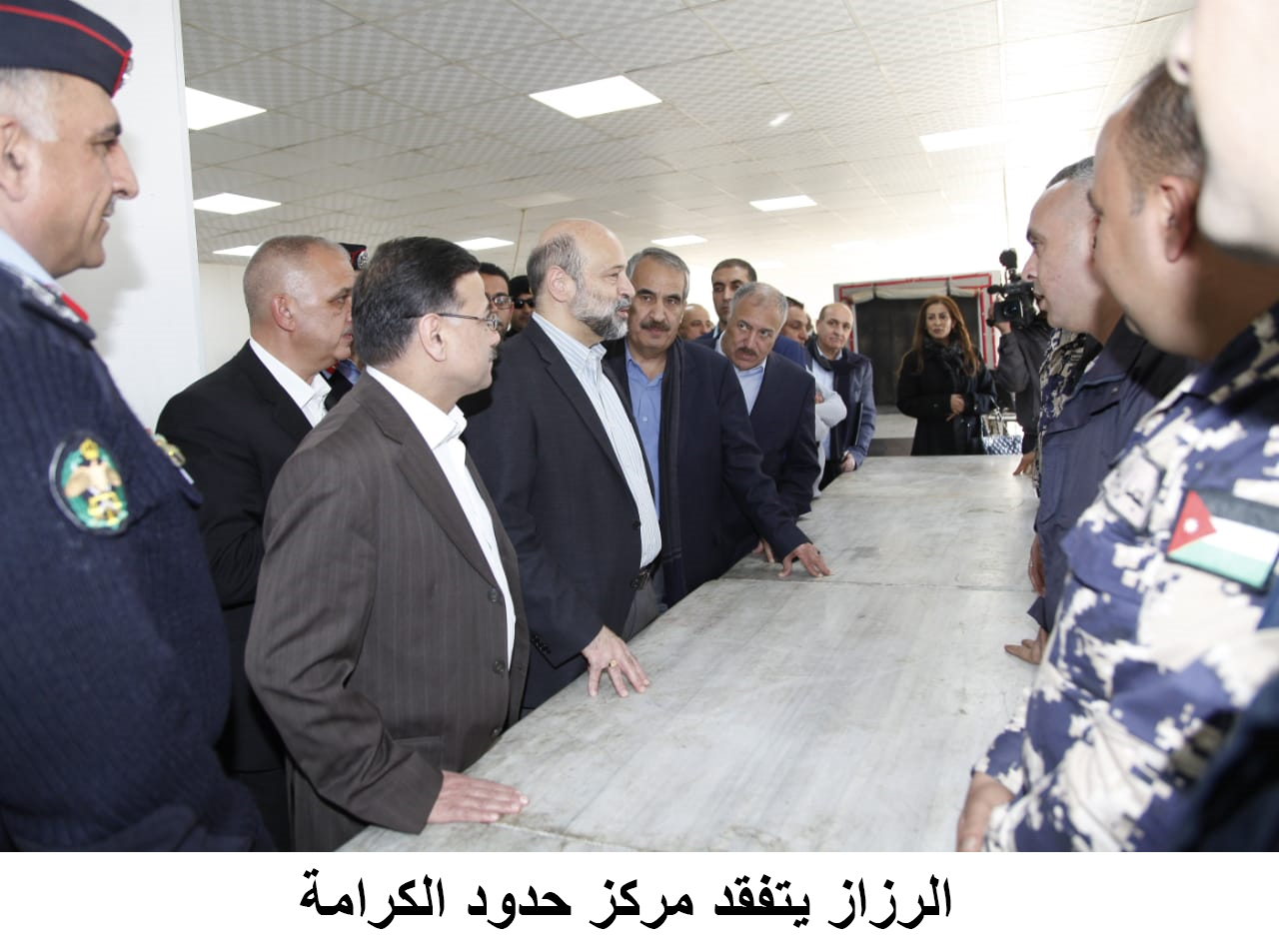 PM tours newly-opened border crossing with Iraq