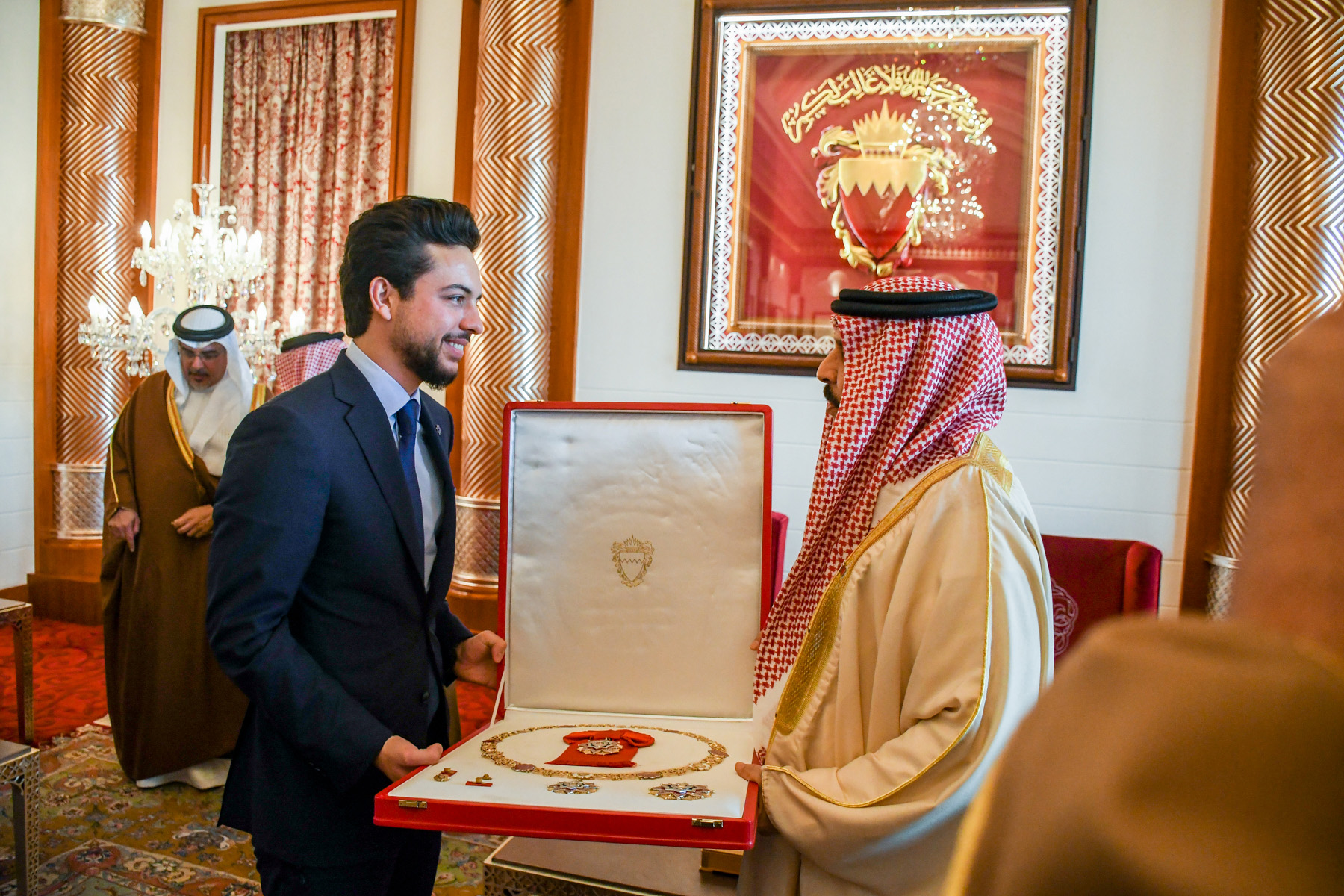 Crown Prince meets Bahrain monarch, receives King Hamad Order of the Renaissance