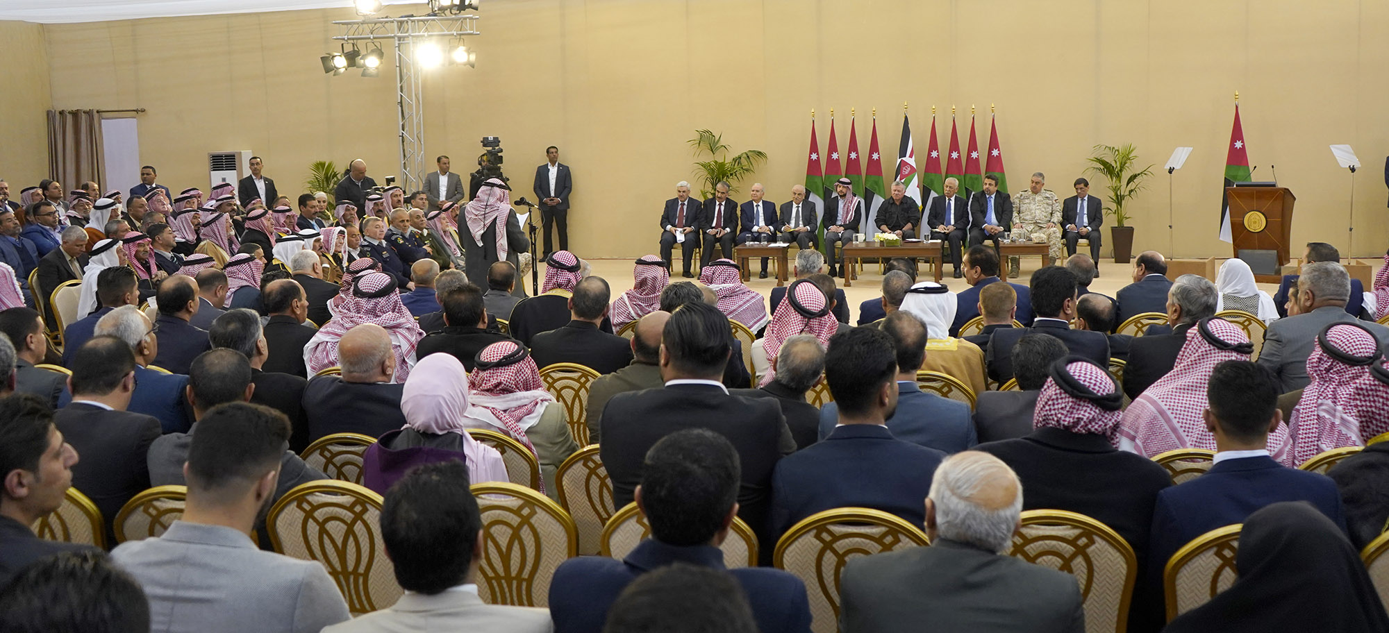 King, accompanied by Crown Prince, meets Tafileh community leaders, key figures