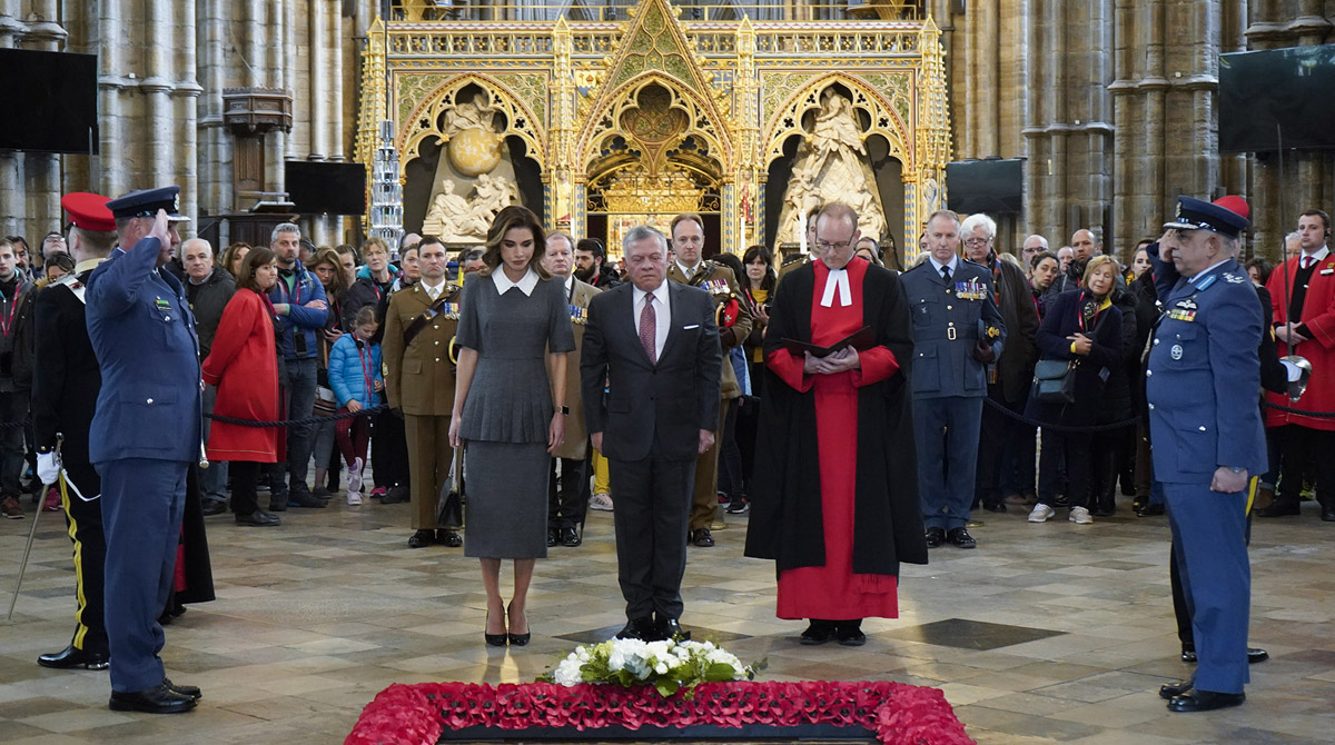 King, Queen visit Tomb of Unknown Warrior in London