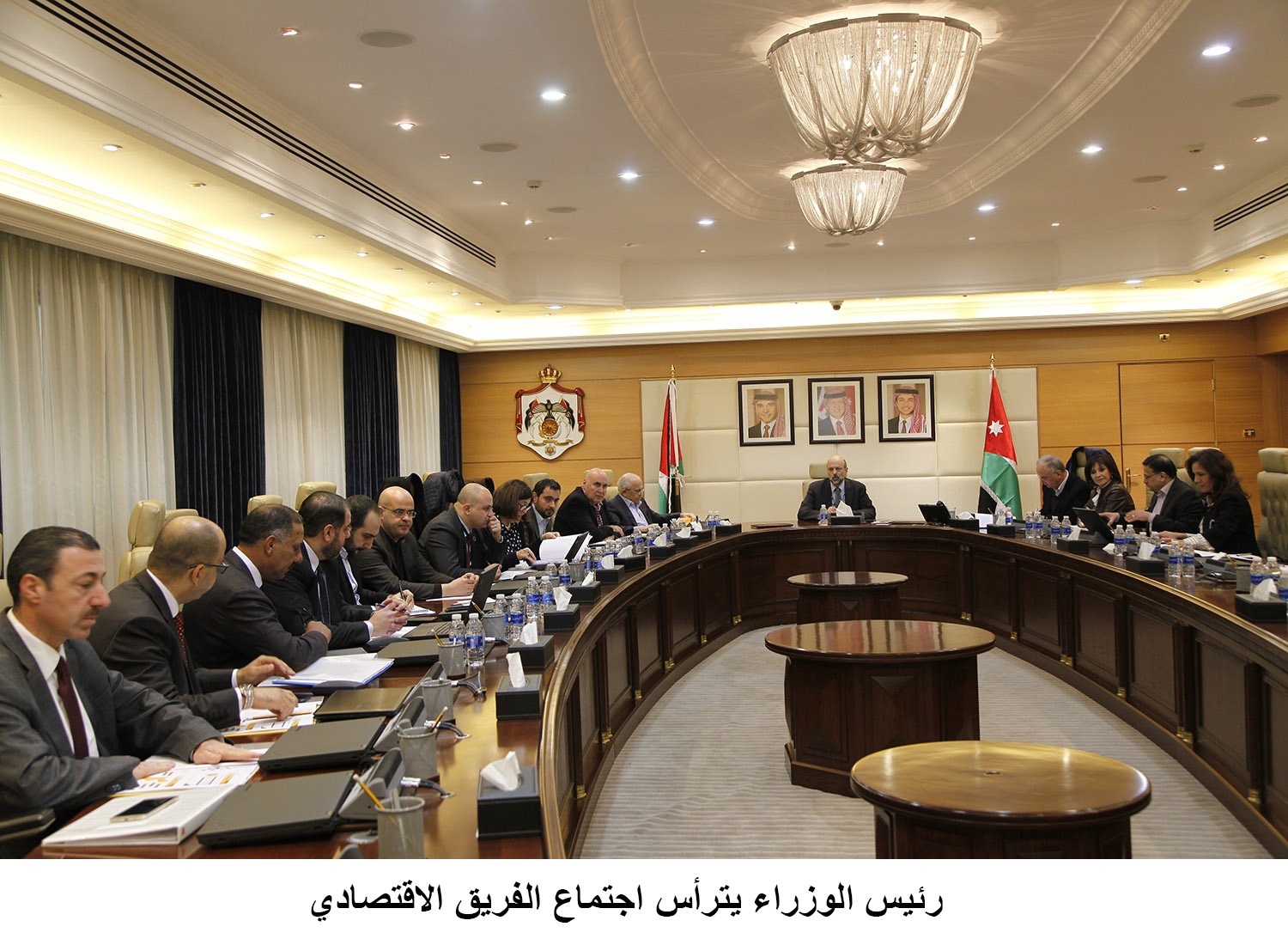 Gov't economic team discusses employment, investment as top priority