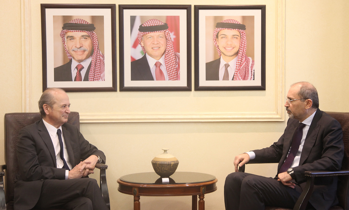 FM, French envoy discuss support for Syrian refugees, host countries