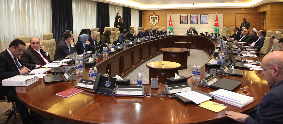 Gov't discusses steps to develop educational ecosystem, approves 2019 ministries, departments bylaw