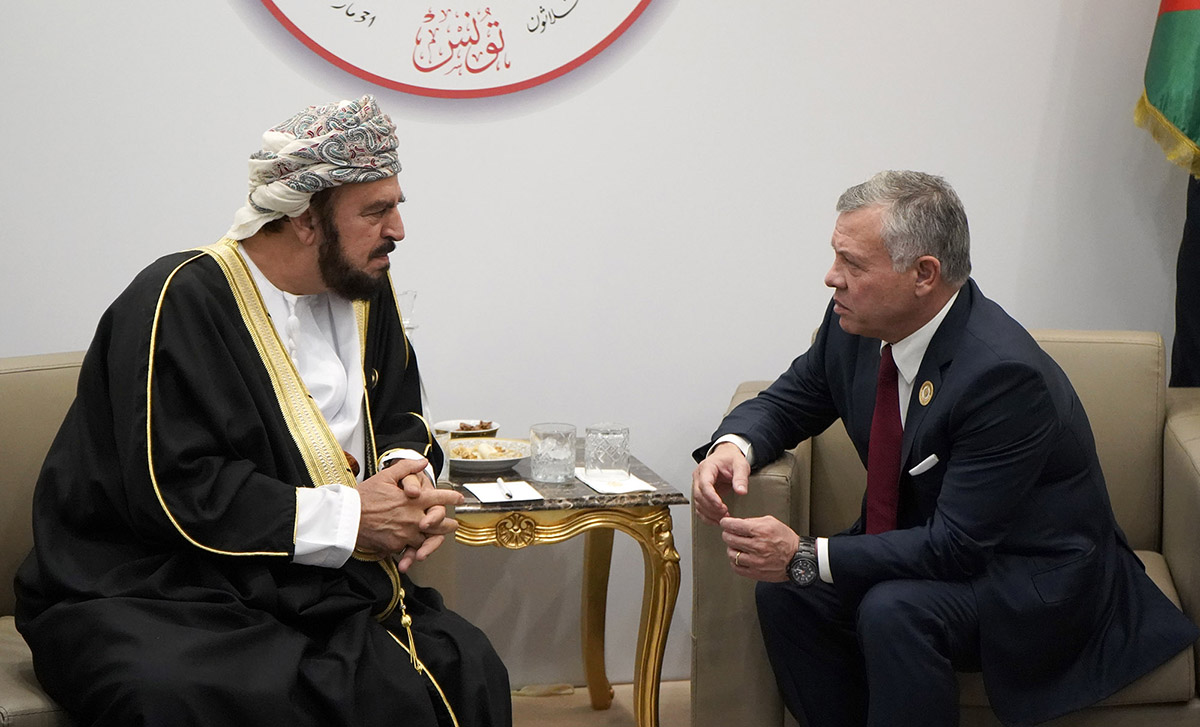 King meets personal representative of Oman sultan
