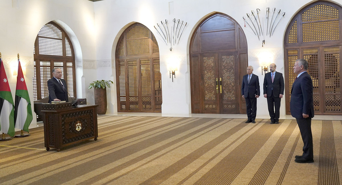 King swears in new IACC board chairman