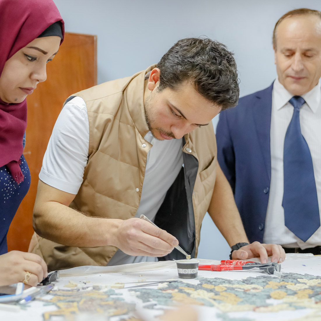 Crown Prince pays surprise visit to Madaba Institute for Mosaic Art and Restoration