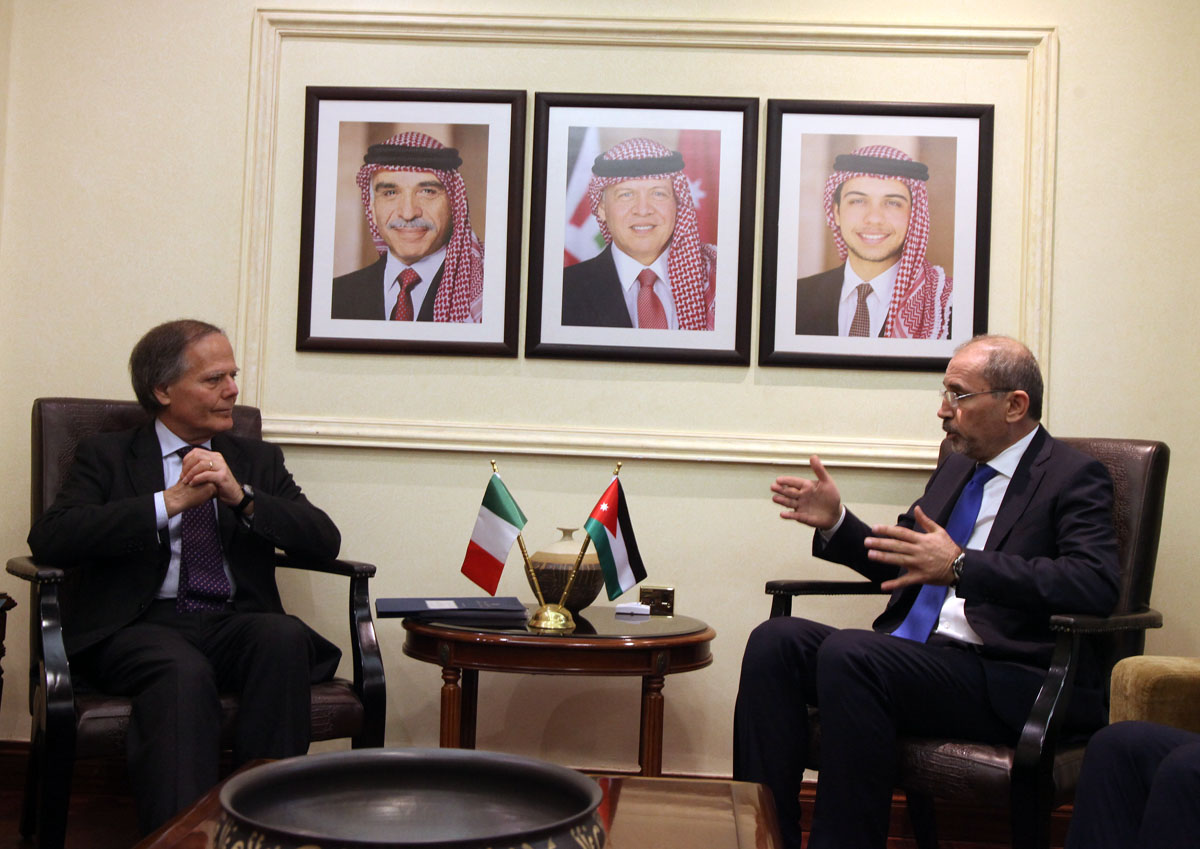 FM, Italian counterpart discuss bolstering bilateral cooperation