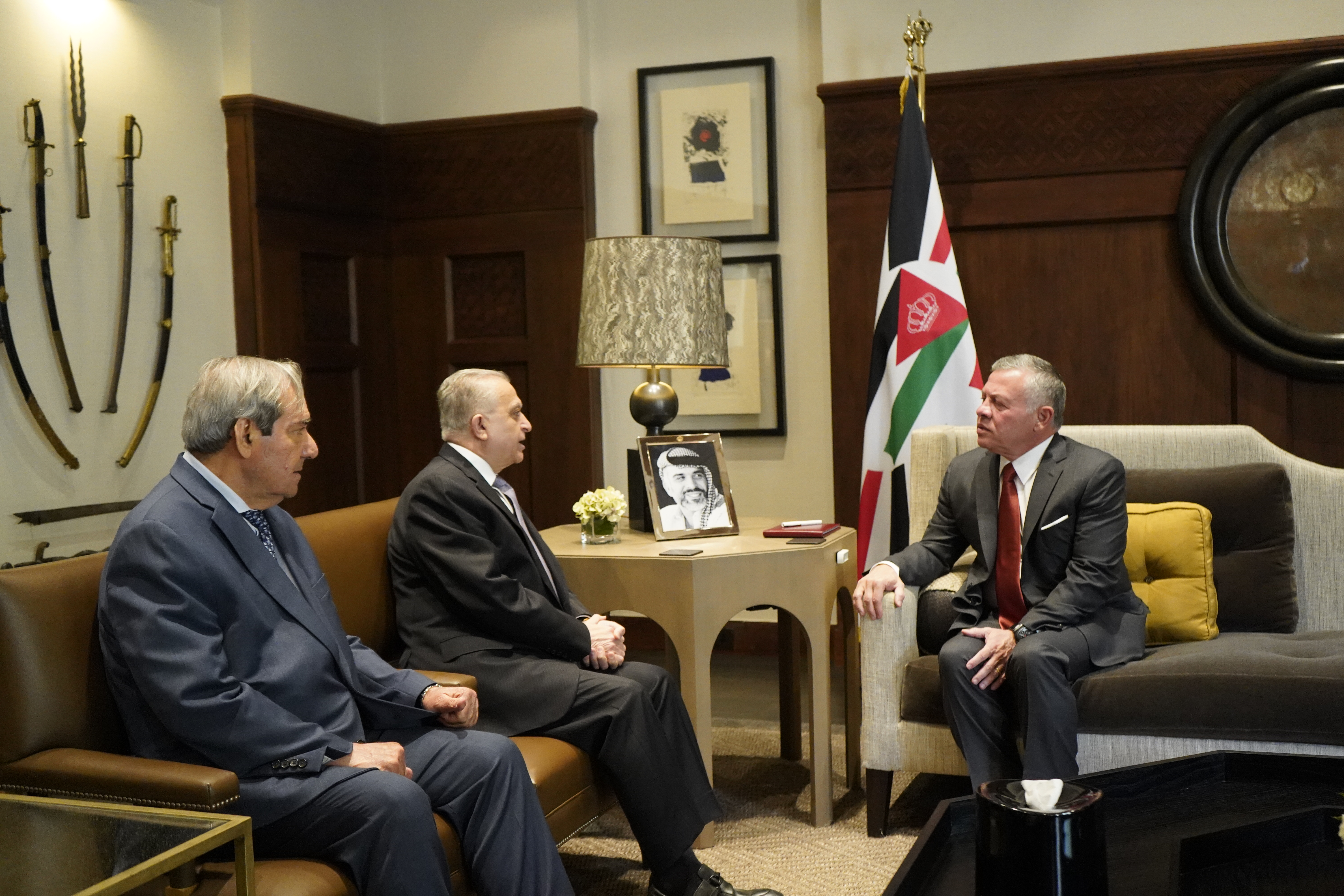 King receives Iraqi FM