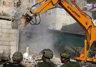 Israeli bulldozers demolish residential, commercial facilities in Jerusalem