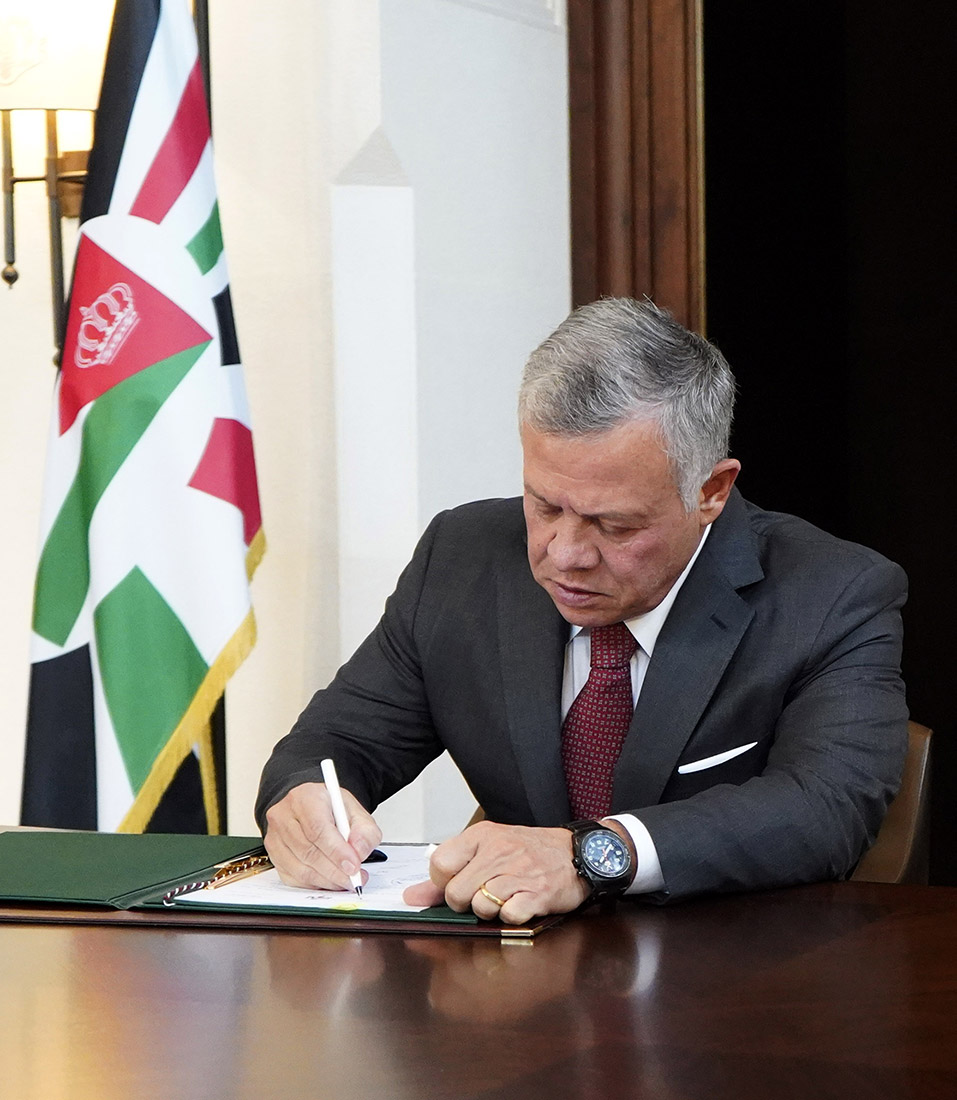 King attends launch of waqf dedicated to study Imam Al Suyuti’s work