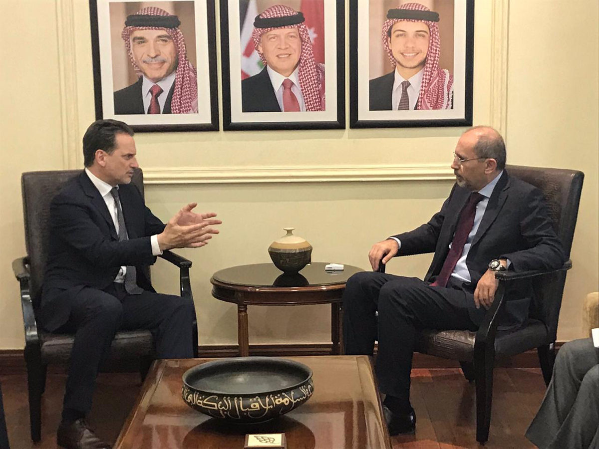 FM, UNRWA official discuss agency's financial support