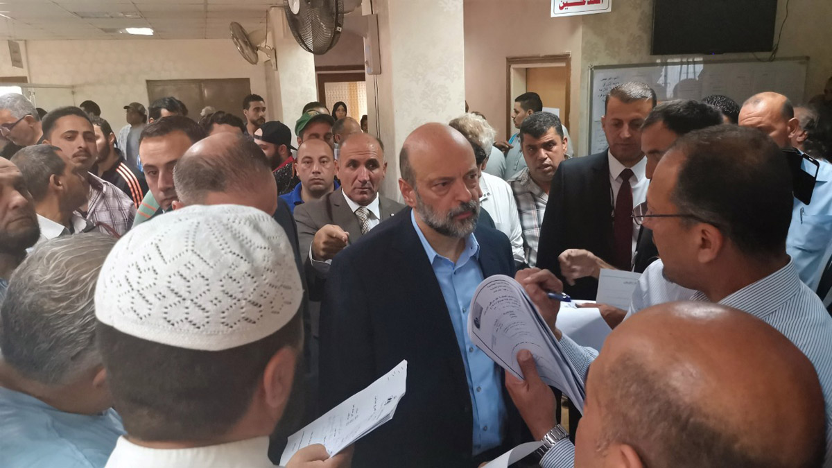PM makes surprise visits to Marka District, Amman First Employment Directorate