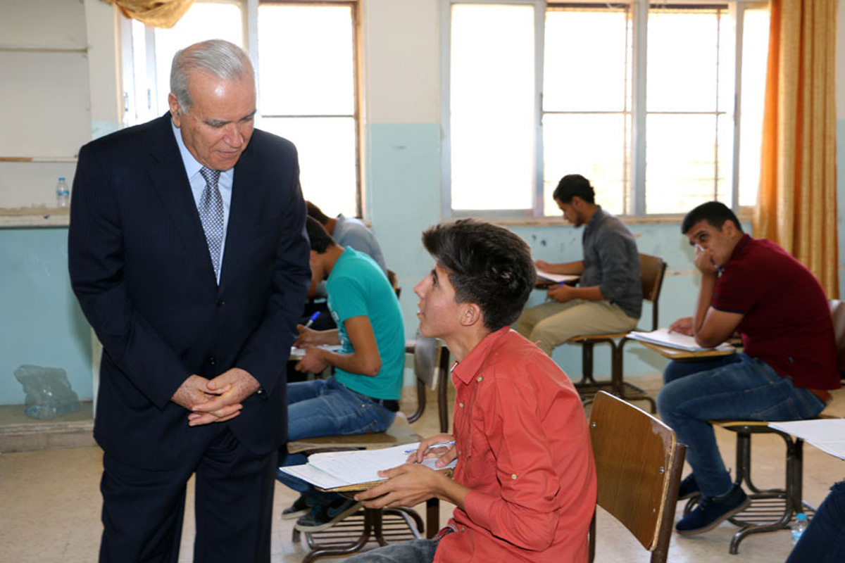 Minister follows up on Tawjihi exam in Madaba's Thiban