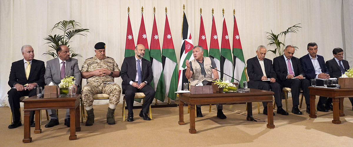 King meets key figures in Karak, inaugurates public hospital’s expansion