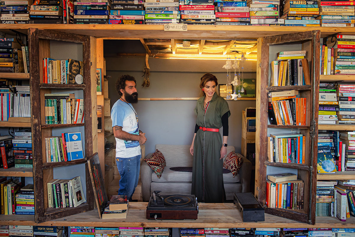 Queen Rania Meets with Youth During Visit to Kawon Bookshop in Madaba