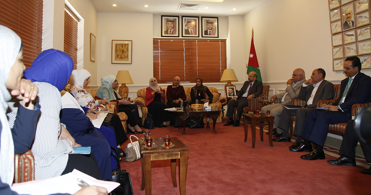 PM meets chairwomen, members of Jordanian Women Parliamentarians Forum