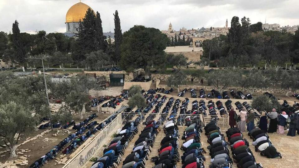 Israeli forces storm Bab al-Rahma praying area in Al-Aqsa Mosque