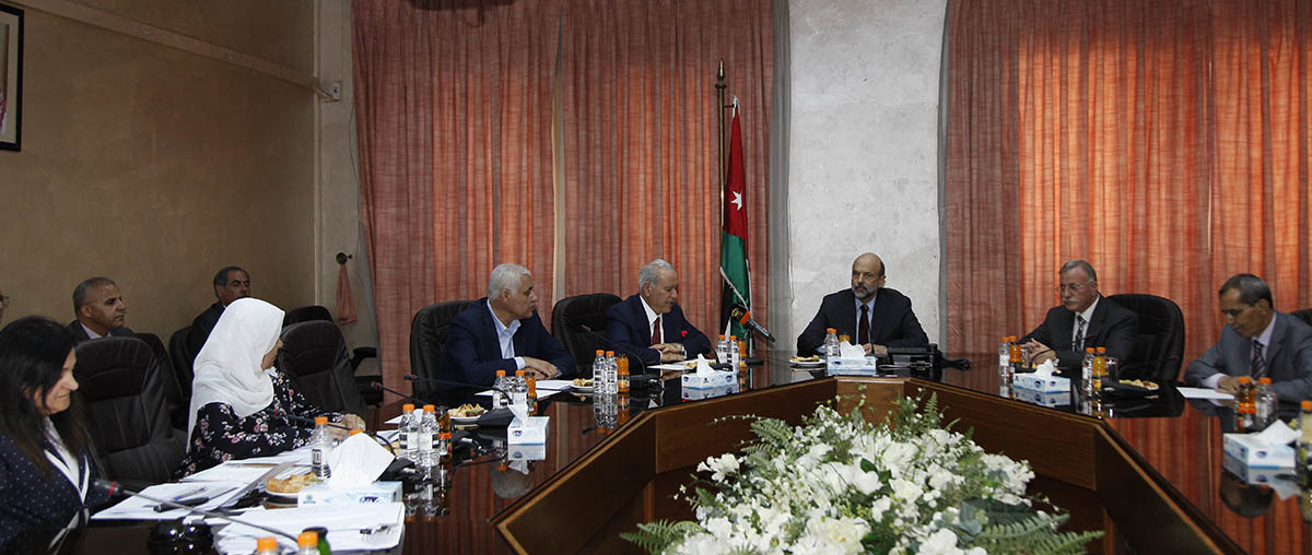 PM reveals gov't plans to make kindergarten mandatory in 2020