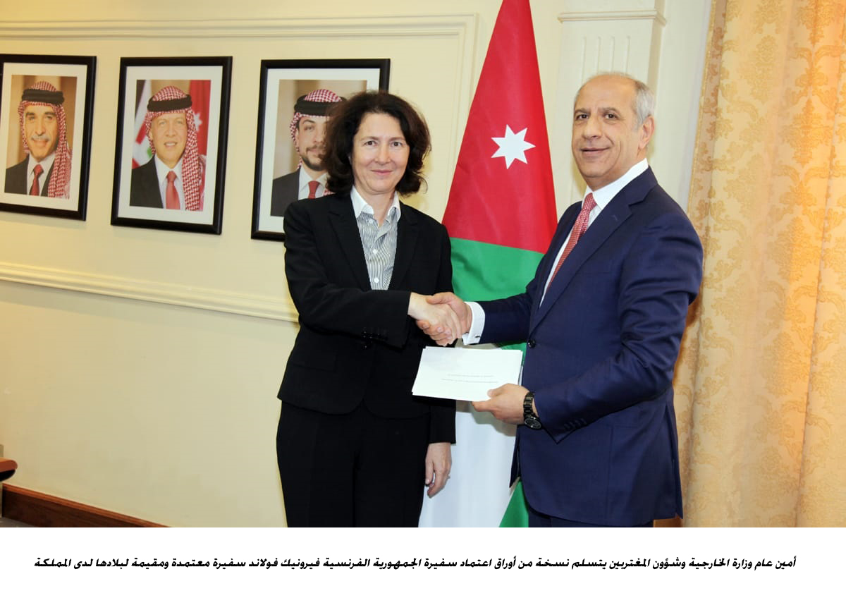 New French envoy presents credentials