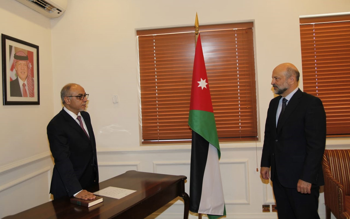 PM swears in new JIC chairman