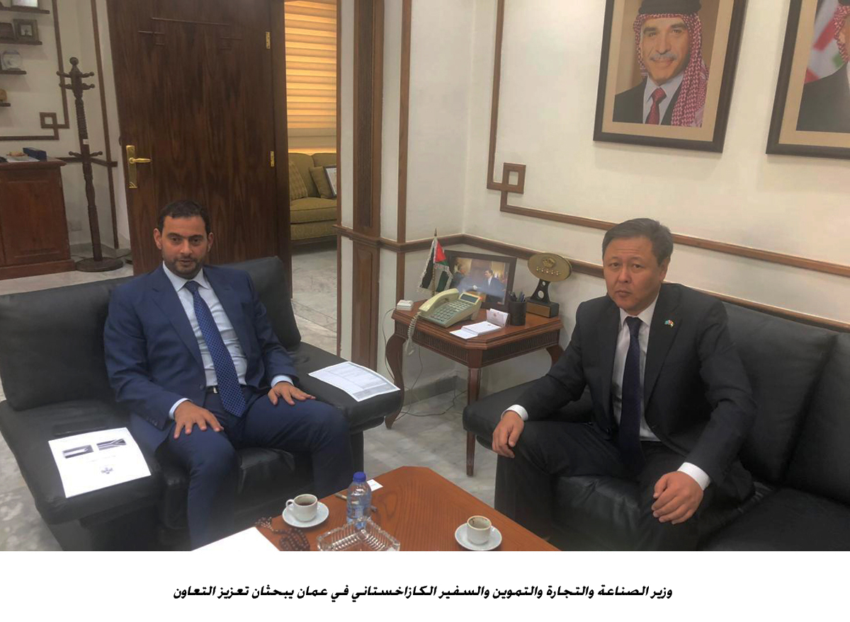 Industry minister discusses cooperation with Kazakh, South African ambassadors