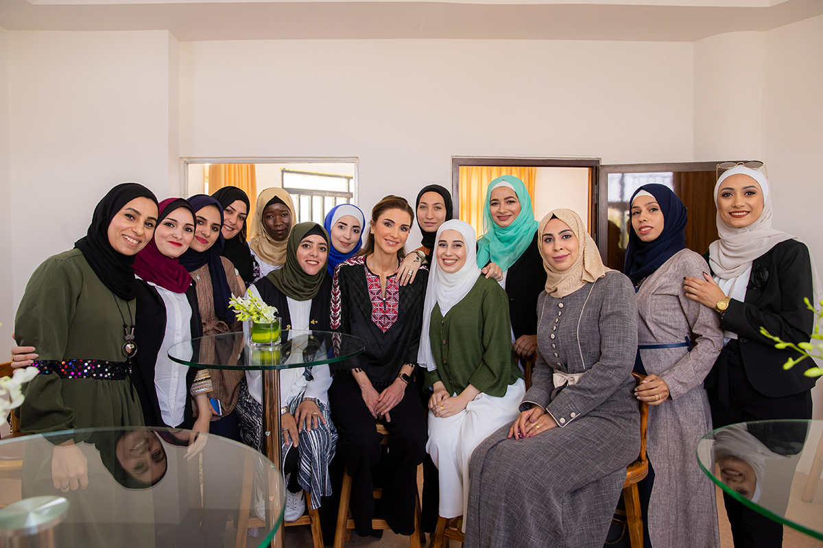Queen Rania meets with young social entrepreneurs, startup founders in Russayfah