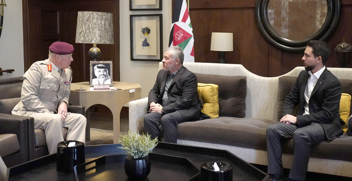 King receives UK defence senior adviser to Middle East