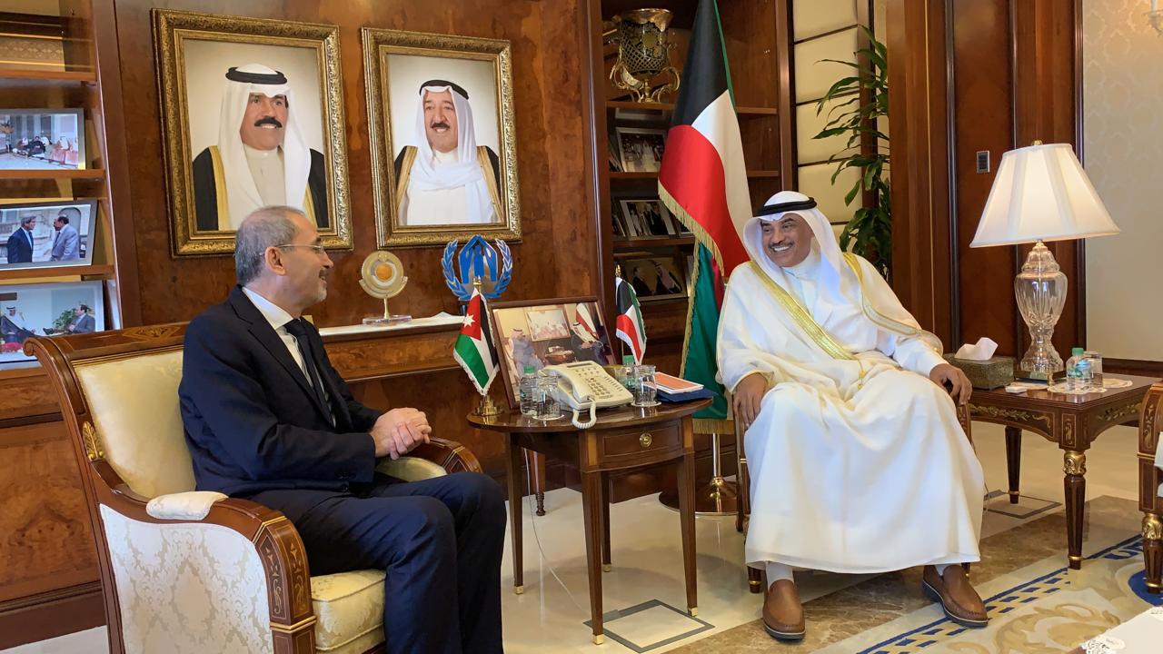 FM, Kuwaiti PM discuss ties, region