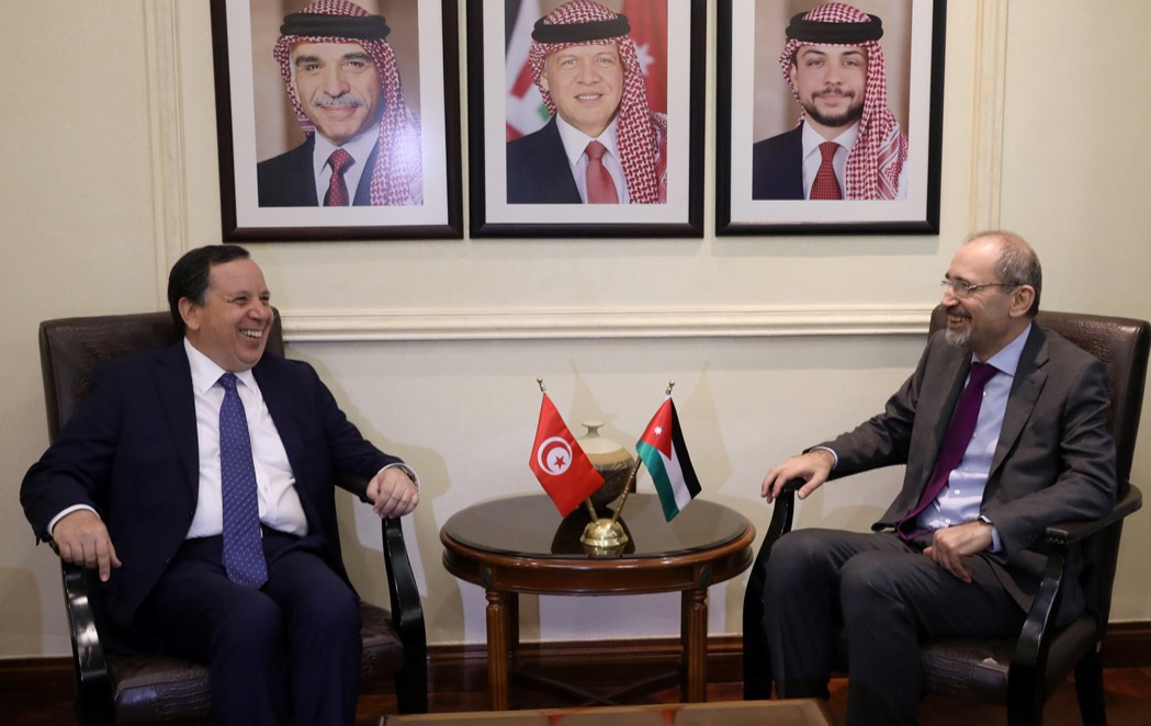 FM, Tunisian counterpart discuss ties, region