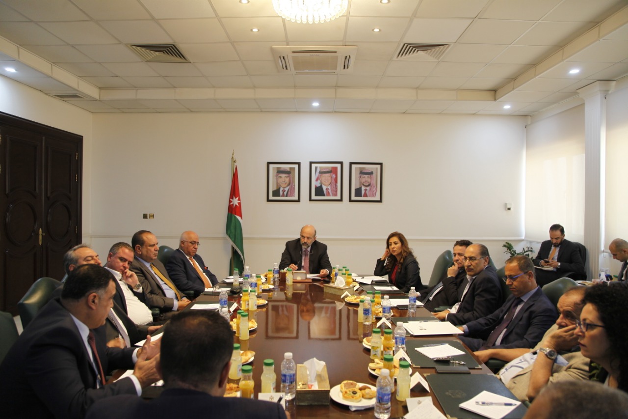 PM underlines policy institutions' role in addressing sociopolitical phenomena