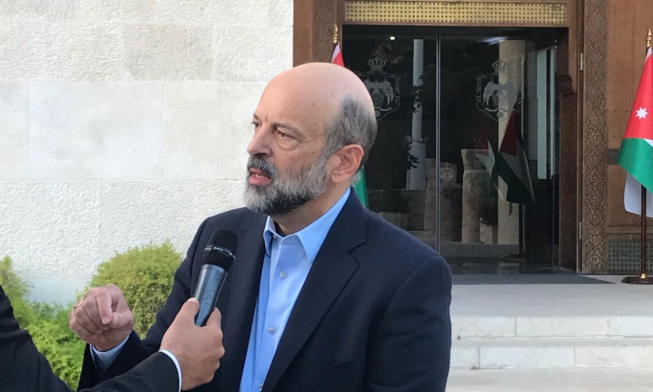 PM urges concern authorities to work intensively to facilitate return of students to schools