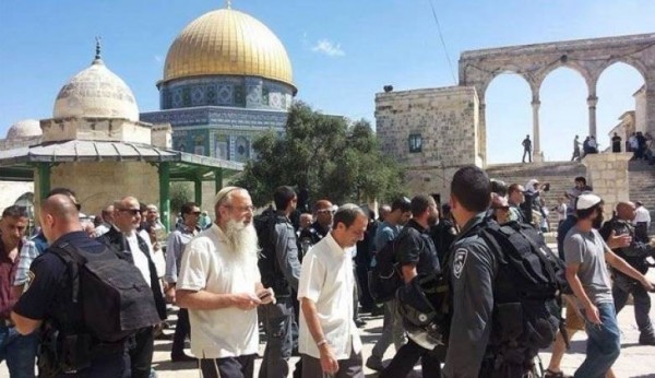 Extremist settlers storm Al-Buraq courtyard in occupied Jerusalem