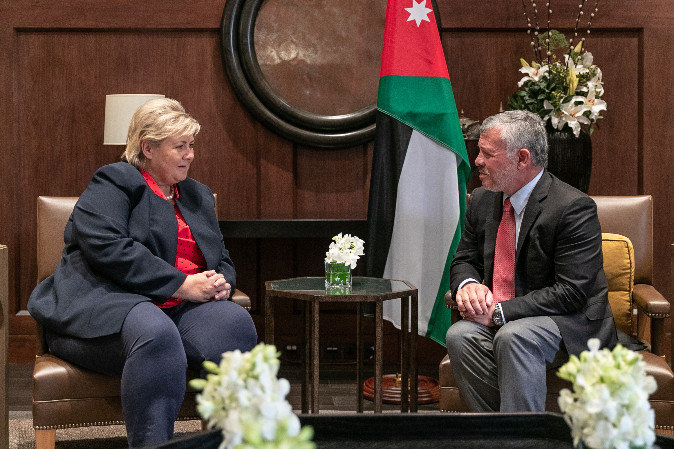 King receives Norway PM