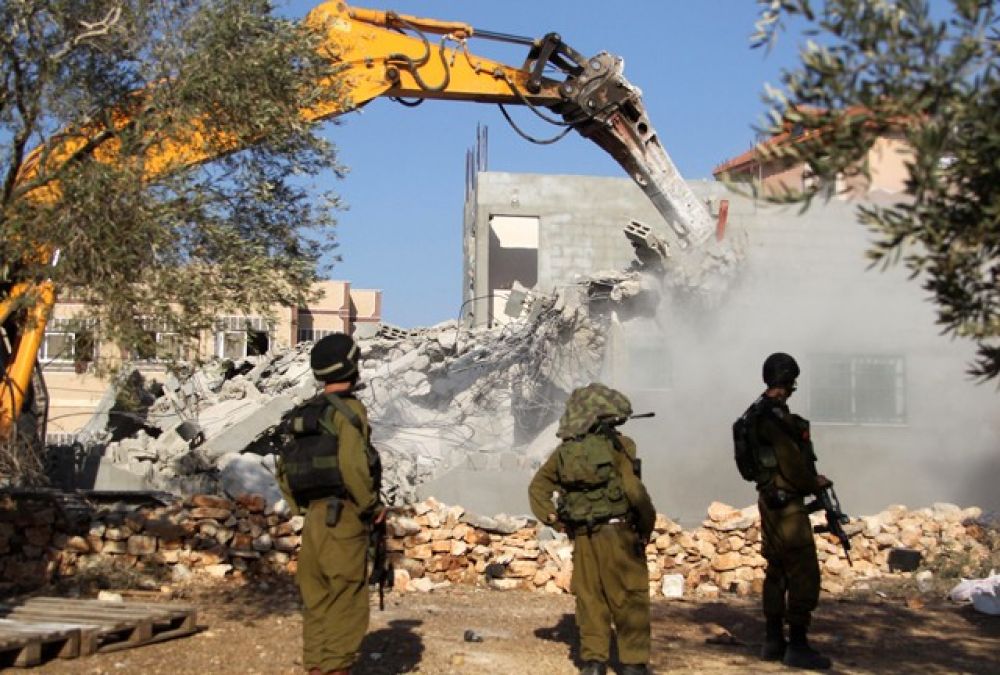 Israeli forces demolish Palestinian home in Jerusalem