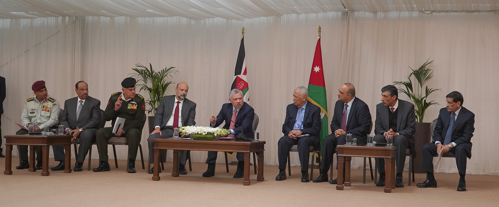 King meets representatives, leading figures from Bir Al Sabe’ tribes as part of Basman Forum meetings