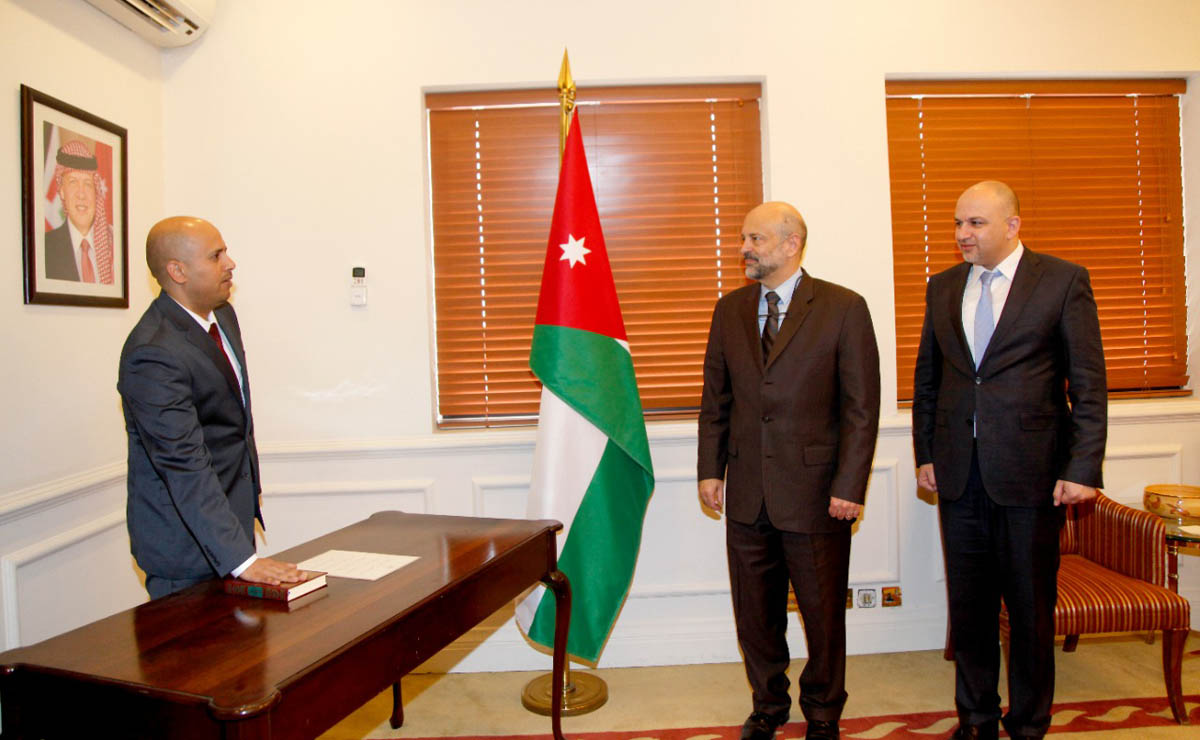 PM swears in new TRC commissioner