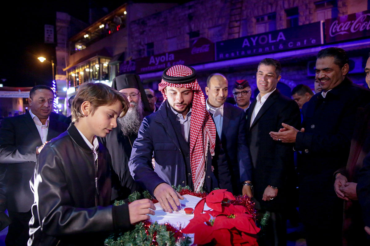 Crown Prince joins members of Christian community as they celebrate lighting Madaba Christmas tree
